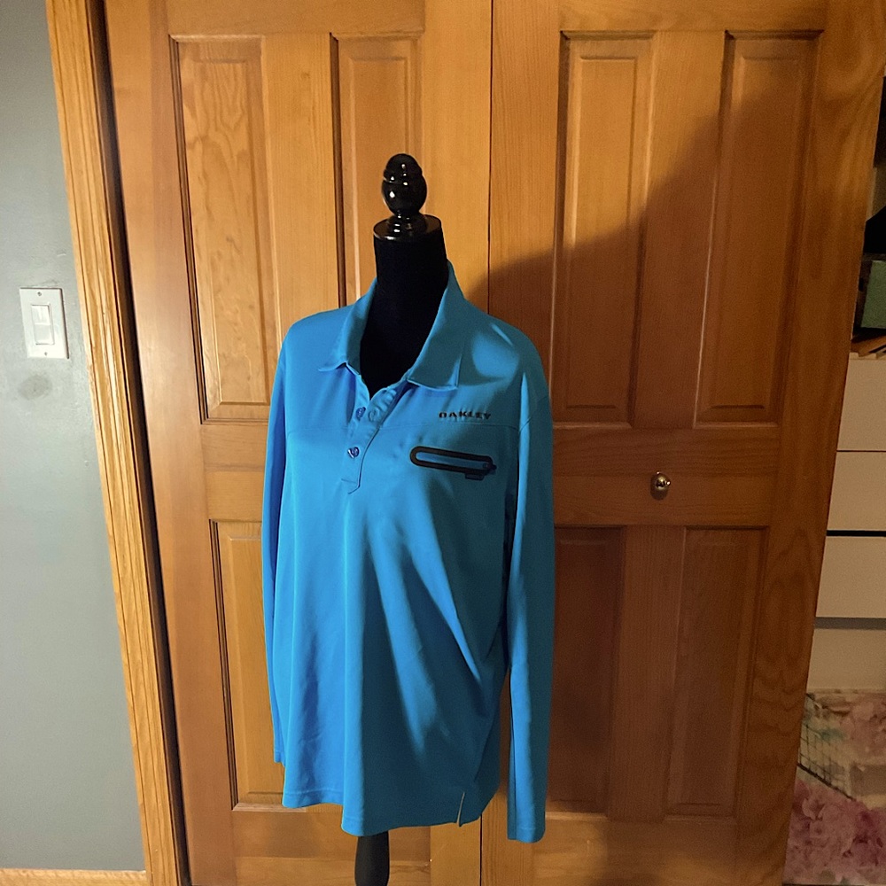 Men’s Oakley pullover. Sz XL. EUC PGA Tour vibrant blue